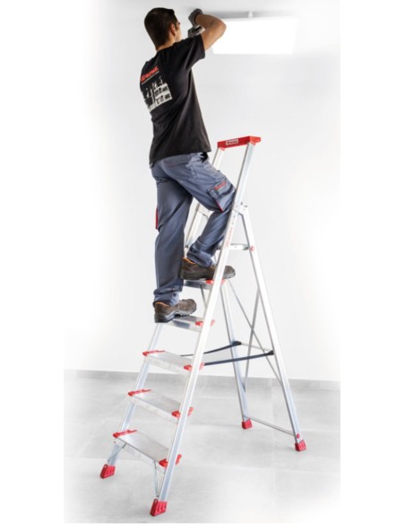 Escalera de tijera con peldaños cómodos EN946