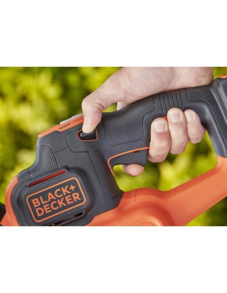 Cortasetos Power Command con una batería de Black+Decker