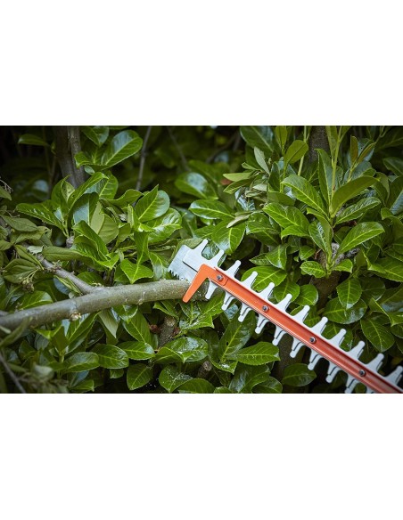 Cortasetos Power Command con una batería de Black+Decker