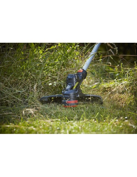 Cortabordes POWERCOMMAND Easy Feed con una batería Black+Decker