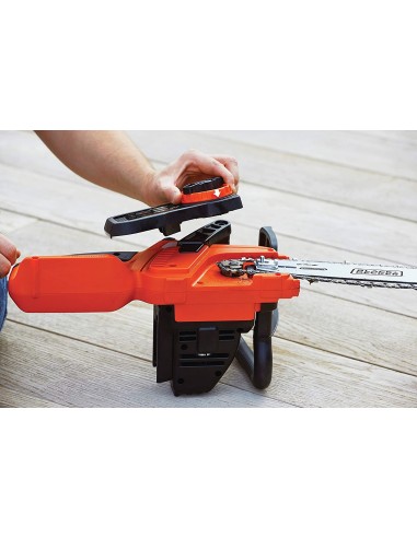 Motosierra con una batería de 18V 2Ah Black+Decker