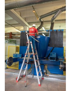 Escalera con amplia plataforma y altura regulable PLS6.7