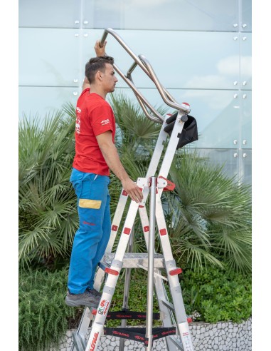 Escalera con amplia plataforma , altura regulable y estabilizadores lateralesPLS6.7