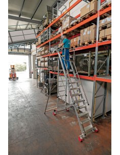 Escalera de almacén con plataforma y ruedas SMT500 17 Peldaños